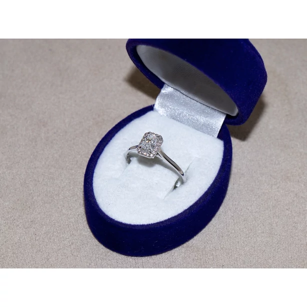 Új fehérarany szögletes köves gyűrű Új fehérarany szögletes köves gyűrű