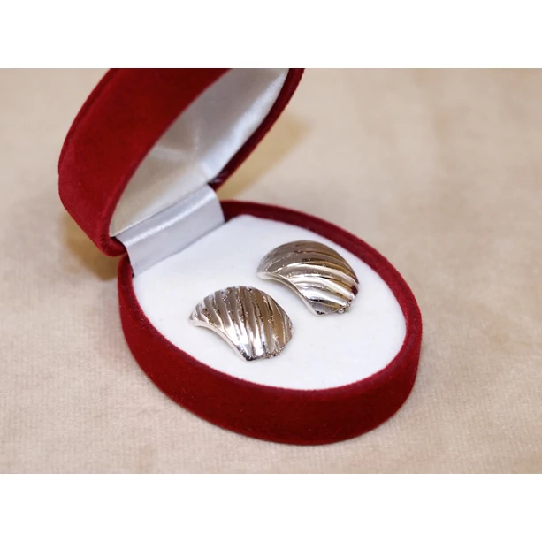 Felújított fehérarany vésett fülbevaló Felújított fehérarany vésett fülbevaló