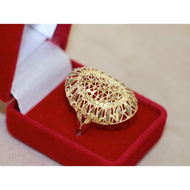 Új arany áttört ovál gyűrű Új arany áttört ovál gyűrű