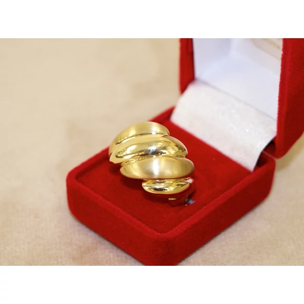 Új arany matt-fényes fantázia gyűrű Új arany matt-fényes fantázia gyűrű