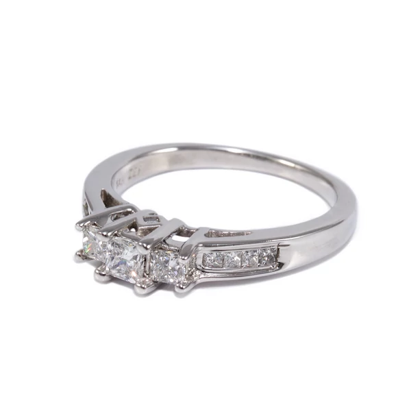 Gyémánt köves eljegyzési fehérarany gyűrű  Gyémánt köves eljegyzési fehérarany gyűrű