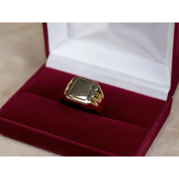 Új sárga arany pecsétgyűrű Új sárga arany pecsétgyűrű