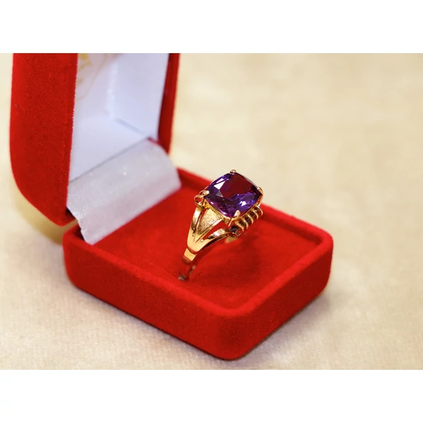 Felújított arany lila köves gyűrű Felújított arany lila köves gyűrű