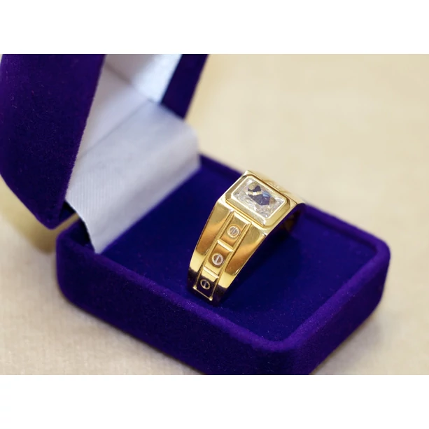 Új arany köves pecsét gyűrű Új arany köves pecsét gyűrű