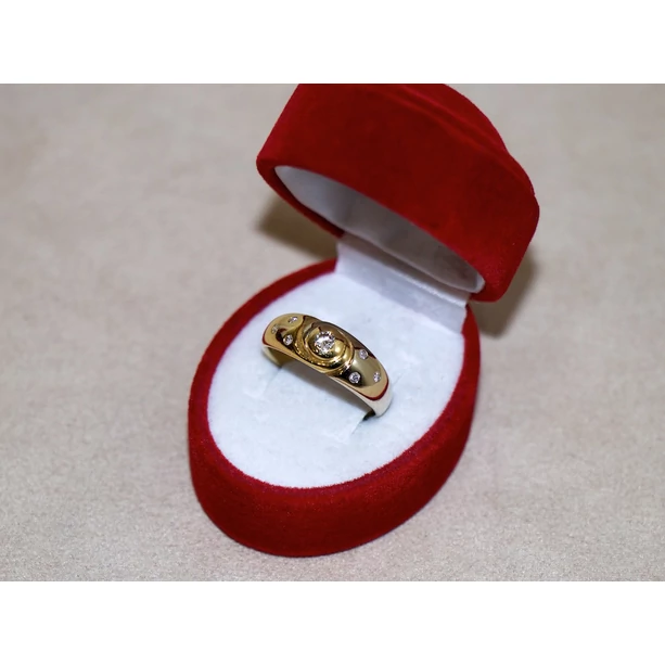 Felújított arany gyémánt köves gyűrű Felújított arany gyémánt köves gyűrű