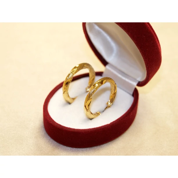 Felújított arany csavart vésett karika fülbevaló Felújított arany csavart vésett karika fülbevaló