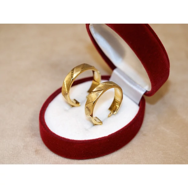 Felújított arany bordás karika fülbevaló Felújított arany bordás karika fülbevaló