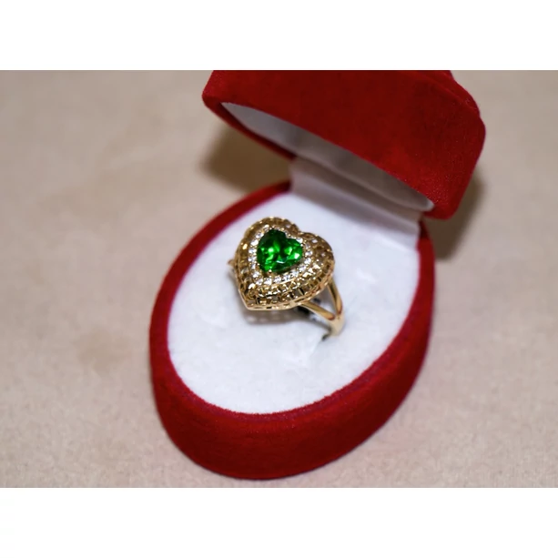 Felújított arany zöld-fehér köves szív gyűrű Felújított arany zöld-fehér köves szív gyűrű