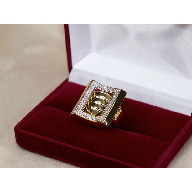 Új arany szögletes áttört gyűrű cirkóniakövekkel Új arany szögletes áttört gyűrű cirkóniakövekkel