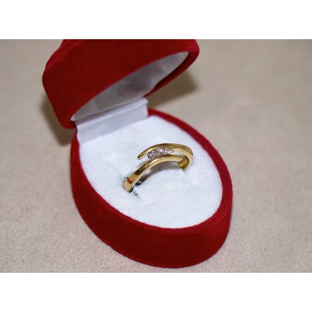 Felújított arany gyémánt köves gyűrű Felújított arany gyémánt köves gyűrű