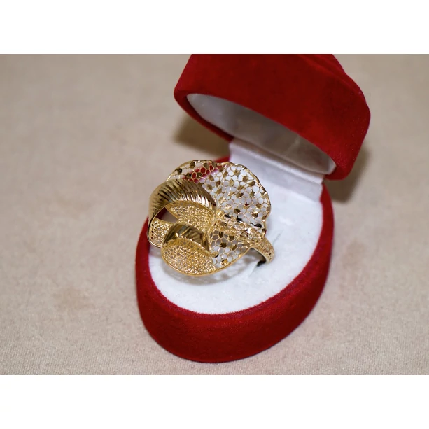 Új arany virág gyűrű Új arany virág gyűrű