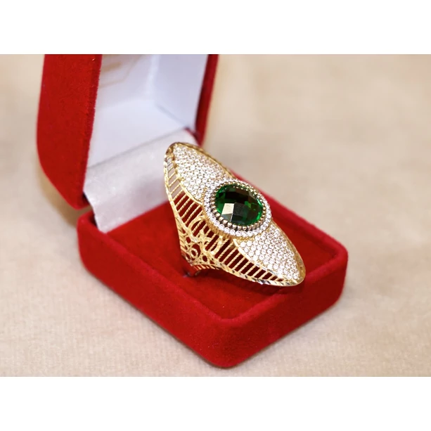 Felújított arany zöld-fehér köves koktél gyűrű Felújított arany zöld-fehér köves koktél gyűrű