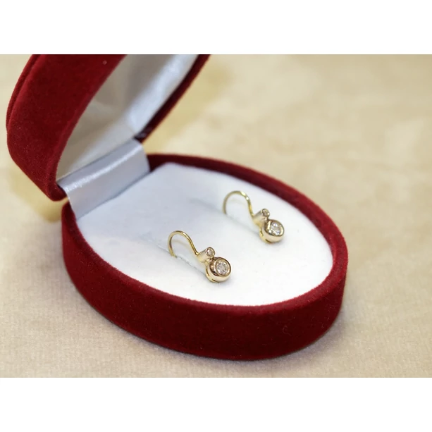 Felújított arany gyémánt köves fülbevaló Felújított arany gyémánt köves fülbevaló