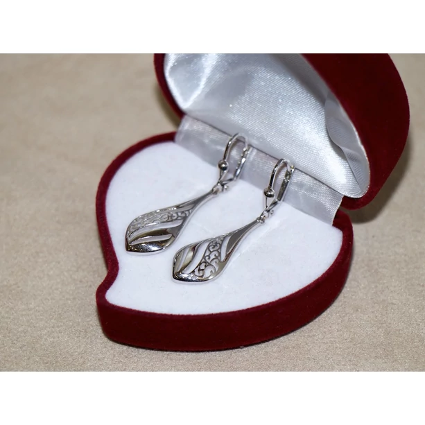 Felújított fehérarany áttört csepp lógós fülbevaló Felújított fehérarany áttört csepp lógós fülbevaló