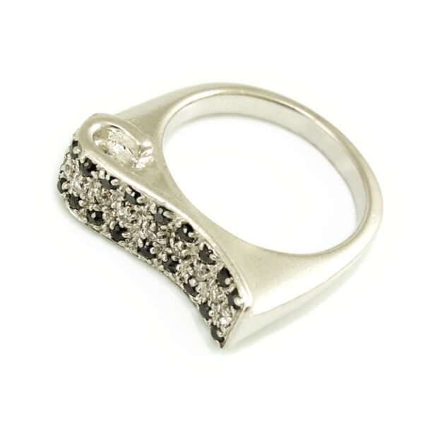 Fekete és fehér köves női ezüst gyűrű