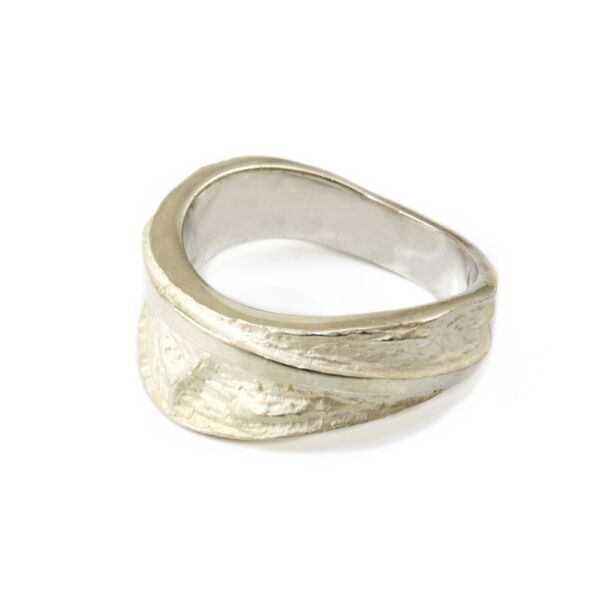 Gyűrt hatású női ezüst gyűrű
