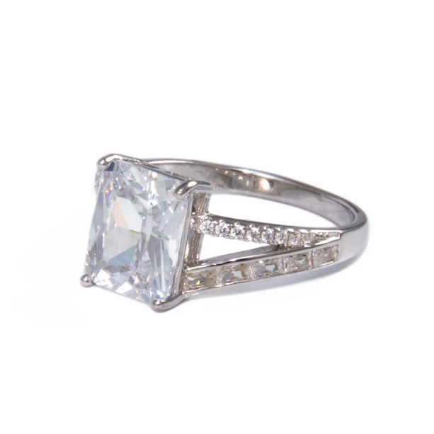 Köves eljegyzési ezüst gyűrű  Köves eljegyzési ezüst gyűrű